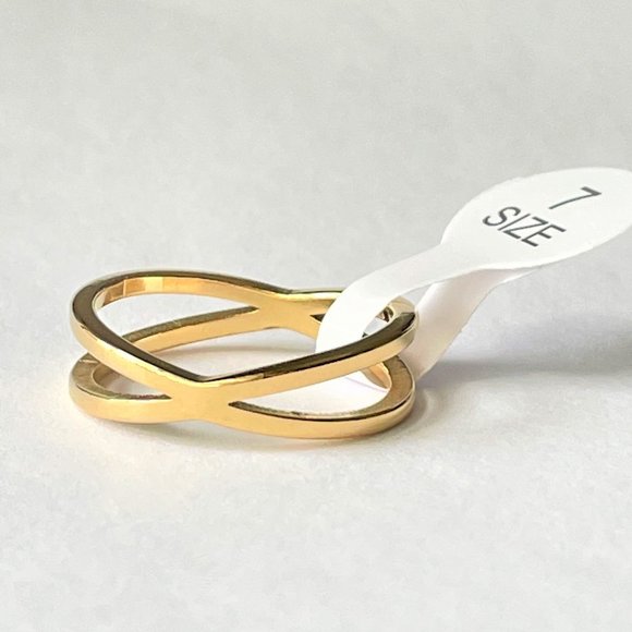 Bohemian Crisscross Gold Ring - Picture 2 of 3